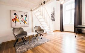 Happy Estate Apartments - Old Town